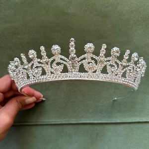 Sparkling Crystal Bridal Tiara – Elegant Rhinestone Crown for Weddings, Princess Bride Headpiece, Glamorous Wedding Hair Accessory