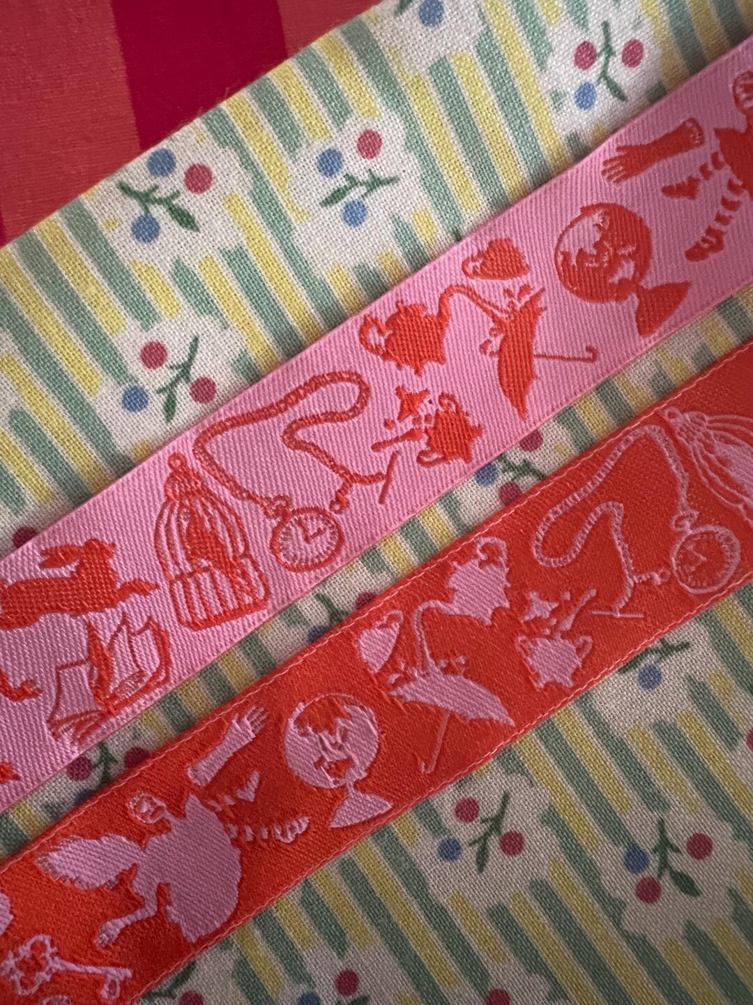 Tula Pink Jacquard Ribbon: Alice in Wonderland, Renaissance Ribbons, 7/ ...