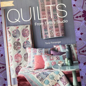 Libro de acolchado "Colchas del estudio de Tilda" de Tone Finnanger, patrones de costura, colchas de patchwork, costura para decoración del hogar.