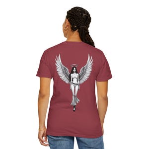 Camiseta con alas de ángel para mujer, camiseta con gráfico espiritual, regalo de moda, camiseta unisex teñida.