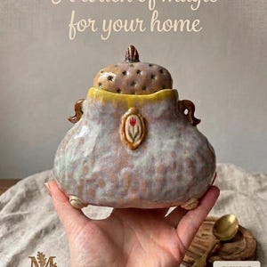 Jarrón de cerámica hecho a mano con tapa | Caja de gres original | Cerámica esmaltada en amarillo y verde oliva | Regalo único