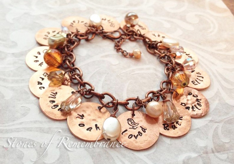 Great Big Family Personalized Grandma Mother Penny Charm Bracelet Cream/Gold/Czech Glass immagine 3