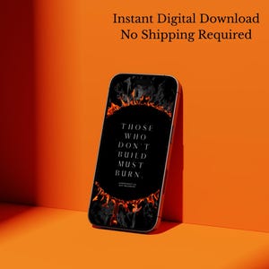 Può includere: Una custodia per smartphone con sfondo nero e design infuocato. La custodia presenta la citazione "THOSE WHO DON'T BUILD MUST BURN." in testo bianco. Lo sfondo è arancione.