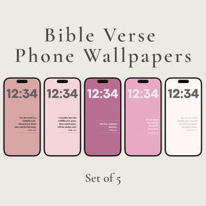Puede incluir: Un conjunto de cinco fondos de pantalla para teléfonos con versículos bíblicos en varios tonos de rosa. Cada teléfono muestra la hora 12:34. También se ve el texto "Bible Verse Phone Wallpapers" y "Set of 5".