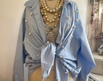 Camisa azul a rayas finas con adornos de perlas, pieza única de alta costura para superponer, talla 1X