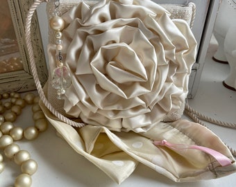 elegant beaded ivory crossbody bag, ivory evening bag withSilk flower, cream clutch bag, ivory purse, bridal bags, wedding clutch bag