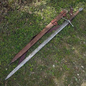 Espada larga medieval hecha a mano / Espada de caballero de acero de Damasco forjada a mano con vaina detallada