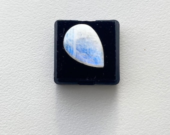 Cristallo di pietra di luna per nuovi inizi / Intuizione, energia femminile e pietra di manifestazione