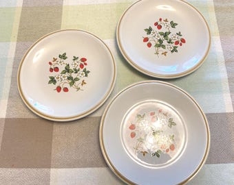 Vintage 60's Strawberries 'n Cream Bread/Dessert Plates Set of 3 ~ 6.5" EUC