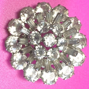 Weiss Rhinestone Brooch: 1940s Vintage Round Pin