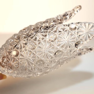 Victoriaanse EAPG-selderievaas: knoop- en madeliefjepatroon, Elson Glass