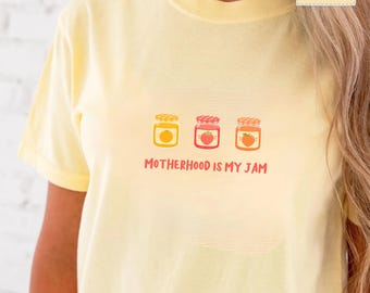 T-Shirt mit dem Aufdruck „Mutterschaft ist mein Ding“ | Vintage-Mama-Shirt in Wohlfühlfarben