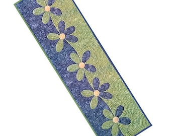 Wavy Daisy Table Runner / Wall Hanging Quilt Pattern - PDF