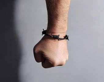 Pulsera de cuero con alambre de púas
