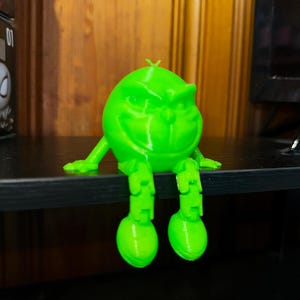 Articulated 3D Printed Grinch Figurine: Desk Buddy