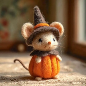 Handmade Felt Mouse with Pumpkin – Cute Wool Felt Animal Figurine, Halloween Decoration, Autumn Gift for Home & Table Decor