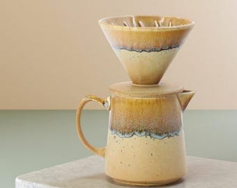 Juego de café vertido de cerámica artesanal: taza y filtro de goteo