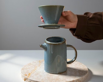 Morning Tide keramische opgietkoffieset – handgemaakte blauwe druppelaar en pot, 500 ml