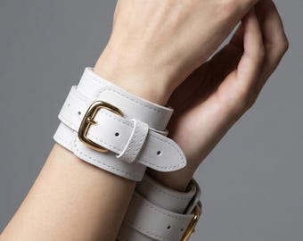 Esposas de cuero blanco, esposas ajustables con forro suave para las muñecas, sujeciones de cuero de lujo hechas a mano, regalo para parejas.
