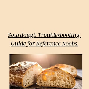 Op de afbeelding: Een witte keramische mok met een zwart handvat en de tekst "But First, Coffee" in handschriftstijl. De mok staat op een wit oppervlak. De mok is 10 cm hoog.