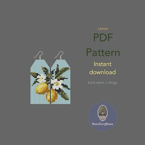 Könnte beinhalten: Perlenohrringe mit Zitronenmuster. Die Ohrringe sind rechteckig mit hellblauem Hintergrund und zeigen gelbe Zitronen, weiße Blüten und grüne Blätter. Der Text "Lemon PDF Pattern Instant download" ist ebenfalls sichtbar.