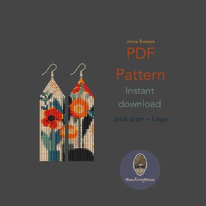 Pode incluir: Padrão PDF para brincos de contas com um design floral. Os brincos apresentam um ponto de tijolo e franjas, com flores laranja e vermelhas sobre um fundo creme. O texto na imagem diz "more flowers", "PDF Pattern", "Instant download" e "brick stitch + fringe".