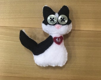 Black/White Cat Magnet