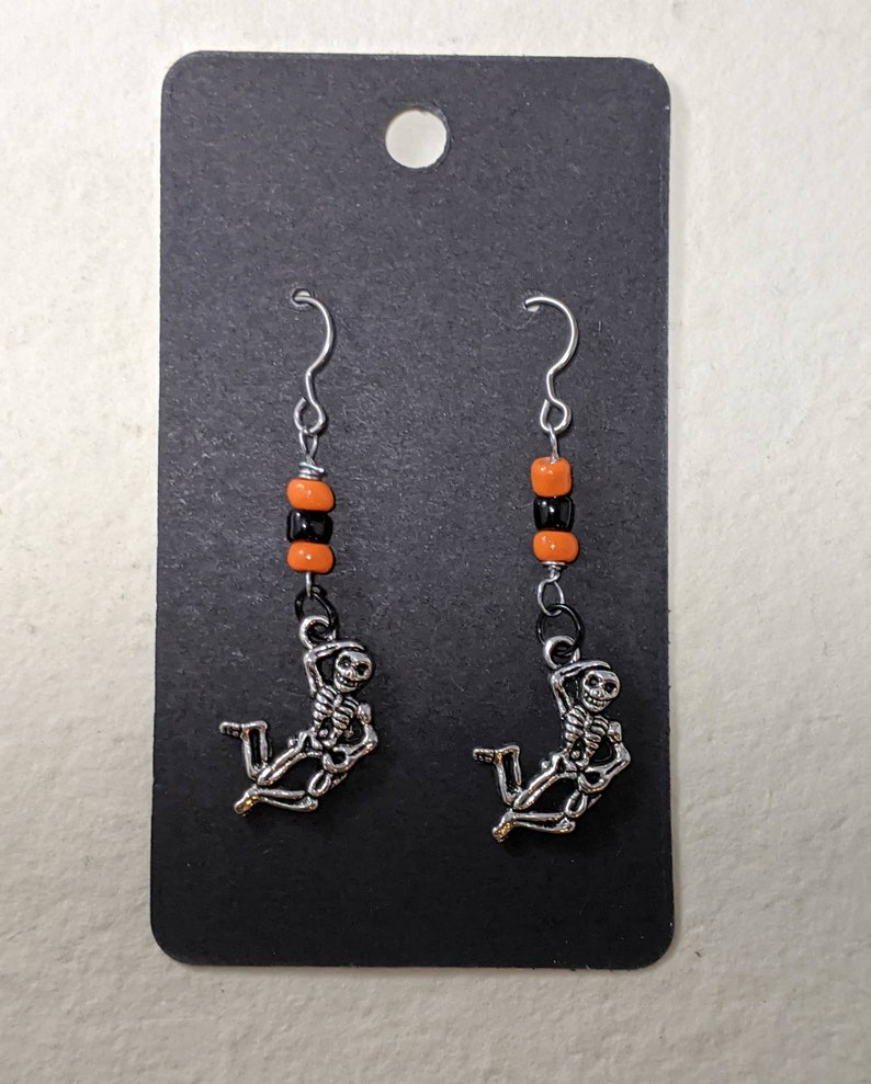 Dancing Skeleton Earrings, Halloween Jewelry, Orange and Black Seed Beads, Skulls, Pumpkin, Darkness, Jewellery image 2