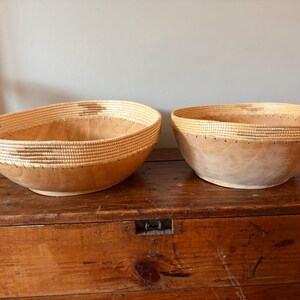 Anthropologie Sisal-Wrapped Wooden Decorative Bowls – Set of 2 (12.5” & 10.5”) afbeelding 14