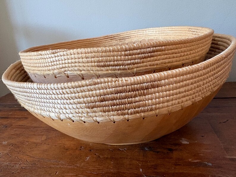Anthropologie Sisal-Wrapped Wooden Decorative Bowls – Set of 2 (12.5” & 10.5”) afbeelding 10
