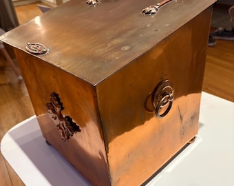 Antique c. 1890–1910 Arts & Crafts Copper Coal Scuttle Box Oak Leaf Motif 14” Original Patina