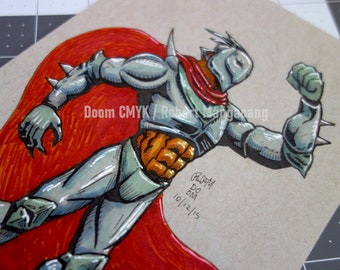 Puede incluir: Una ilustración dibujada a mano de una figura con armadura plateada con una capa roja, levantando un puño en el aire. La figura tiene un casco con pinchos y un físico musculoso. El dibujo está firmado "BLDSM DO 10/12/15" en la esquina inferior derecha.