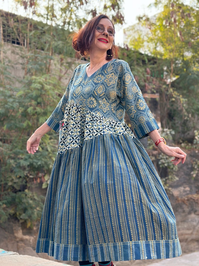 Indigo blue and ecru dress is a tiered cotton dress from hand printed fabrics. Hand embroidery decorates the pocket. zdjęcie 2