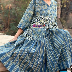Indigo blue and ecru dress is a tiered cotton dress from hand printed fabrics. Hand embroidery decorates the pocket. zdjęcie 7