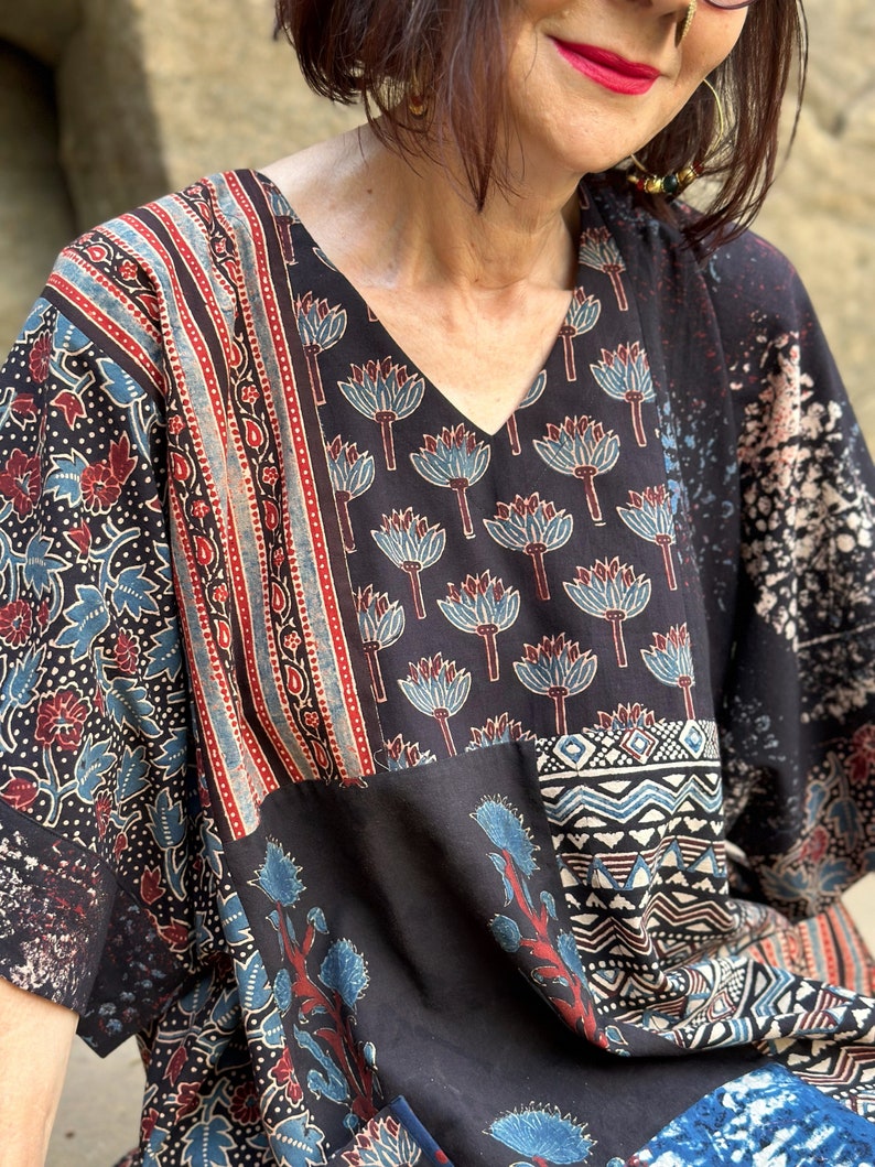 Cotton kaftan tunic with an asymmetrical patch design of Ajrakh. It has a V neckline and pockets. Loose fitting style with a wide sleeve image 8