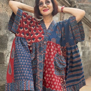 Kaftan tunic in hand printed cotton image 3