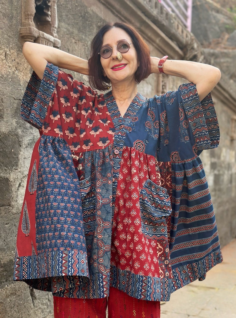 Kaftan tunic in hand printed cotton image 3