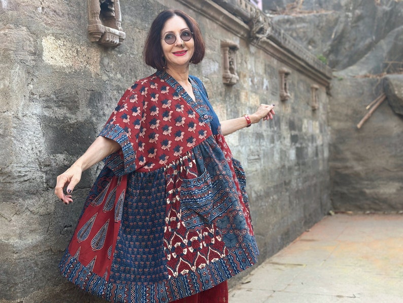 Kaftan tunic in hand printed cotton image 1