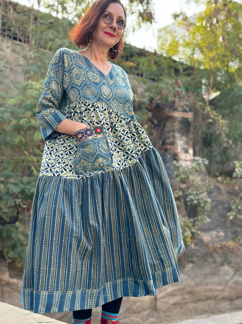 Indigo blue and ecru dress is a tiered cotton dress from hand printed fabrics. Hand embroidery decorates the pocket. zdjęcie 3