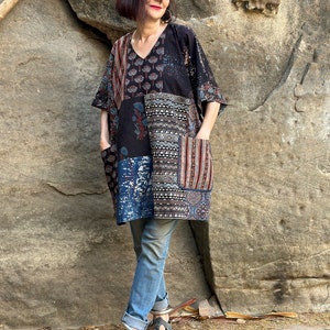 Cotton kaftan tunic with an asymmetrical patch design of Ajrakh. It has a V neckline and pockets. Loose fitting style with a wide sleeve image 5