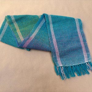 Bufanda de lana tejida a mano [18]