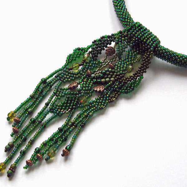 Collier de perles vertes, bijoux verts Boho, collier de peyotl de forme libre, collier de corde de perles de crochet, cuivre.