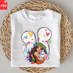 K&ouml;nnte beinhalten: Wei&szlig;es Sweatshirt mit Rundhalsausschnitt und farbenfroher Grafik eines Disney-Charakters mit Blumenkranz, der ein Schwein h&auml;lt, mit einer Burg und Luftballons in einem Mickey-Mouse-Ohren-Design. Enth&auml;lt Feuerwerk und einen Hahn.