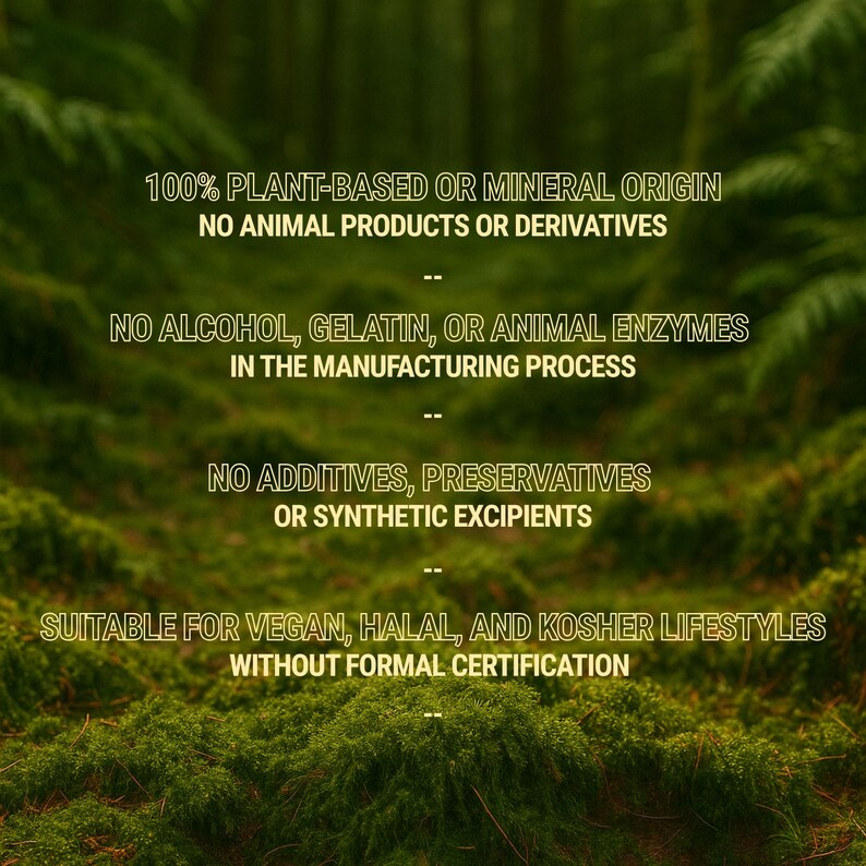 Op de afbeelding: Tekst op een groene achtergrond: 100% plantaardige of minerale oorsprong, geen dierlijke producten of derivaten, geen alcohol, gelatine of dierlijke enzymen in het productieproces, geen additieven, conserveermiddelen of synthetische hulpstoffen. Geschikt voor veganistische, halal- en koosjere levensstijlen.