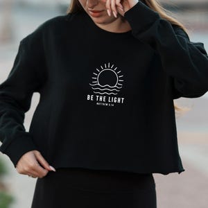 Be The Light Christian Sweatshirt, Inspirational Bible Verse Quote Gift for Her, Faith Based Spiritual Message Top Vintage Crop Sweatshirt