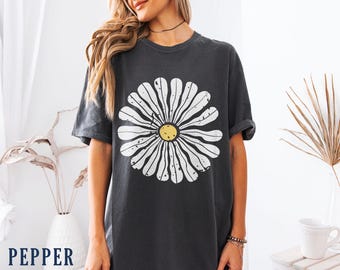 Boho Daisy Flower Tee, Comfort Colors Botanical Tee, Wildflower Shirt, Retro Floral T-Shirt, Plant Shirt, Gardener Shirt, Trendy Gift