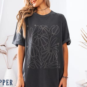 Boho Flower Shirt for Women, Comfort Colors Botanical Floral Tshirt, Minimalist Flower Tee, Boho Cottagecore Floral T Shirt Gift for Women