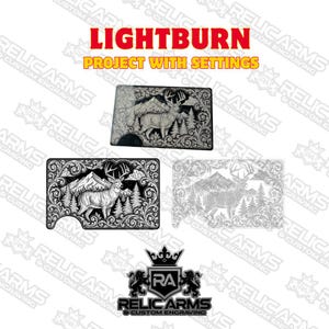 Puede incluir: Una colección de carteras metálicas grabadas con un diseño detallado de un ciervo en un paisaje montañoso. Las carteras están en varias etapas de finalización, con patrones intrincados y el texto "LIGHTBURN PROJECT WITH SETTINGS".
