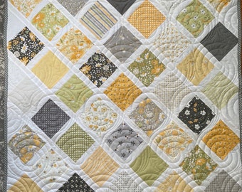 Edredón infantil de retazos - Amarillo mantequilla y gris pizarra, 37x37