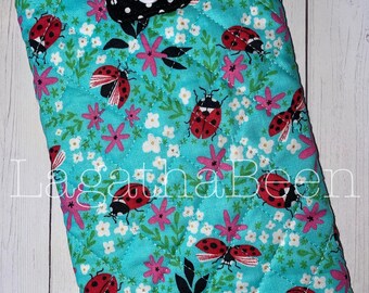 Funda acolchada para tableta con estampado de mariquita/cubierta para lector electrónico hecha a mano